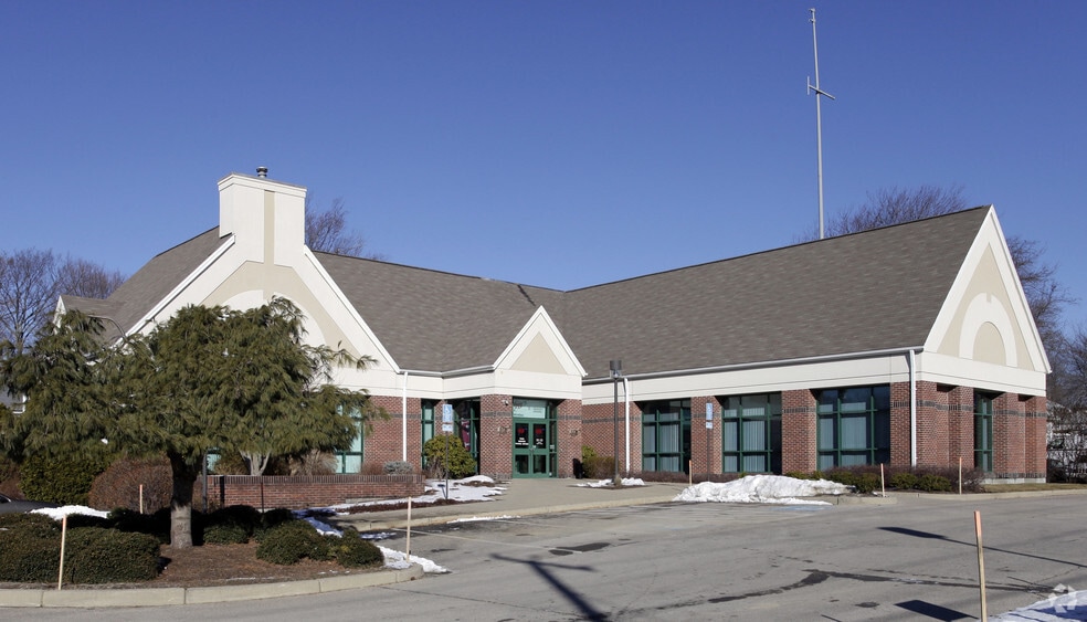 1035 Reservoir Ave, Cranston, RI for sale - Building Photo - Image 3 of 5