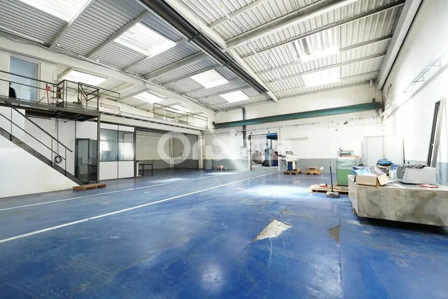 Flex in Saint-Priest for sale - Interior Photo - Image 1 of 8