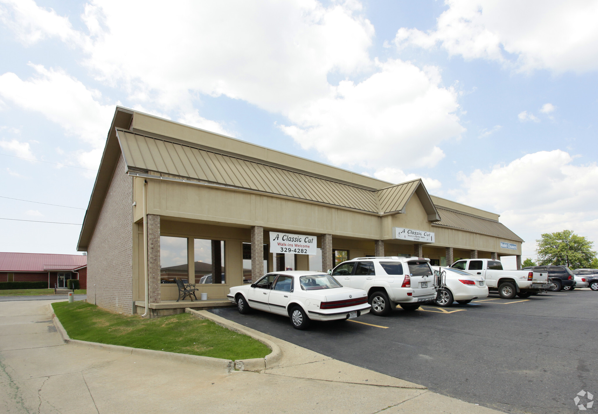 1805 E Oak St, Conway, AR for sale Primary Photo- Image 1 of 1