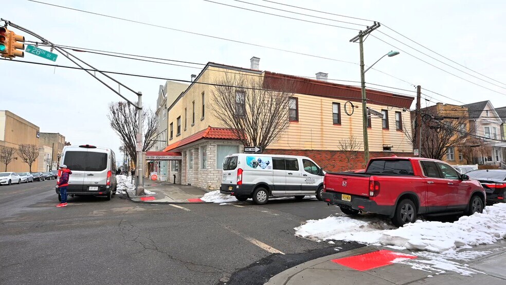 614-616 Broadway, Bayonne, NJ à vendre - Vidéo sur l’inscription commerciale - Image 2 de 37