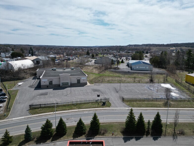 2747 Chamberland St, Rockland, ON à vendre - Photo du bâtiment - Image 2 de 20