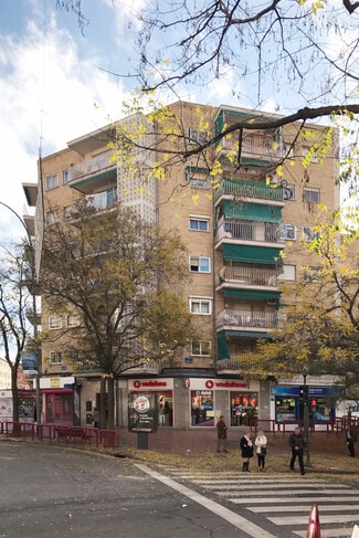 Plus de détails pour Multi-résidentiel à vendre