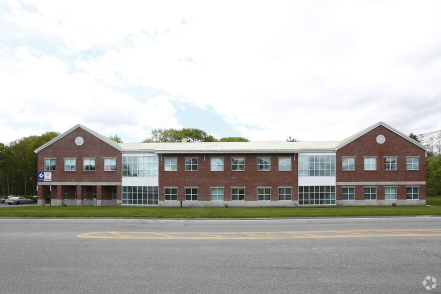 10 Riverside Dr, Lakeville, MA à louer - Photo du bâtiment - Image 2 de 9