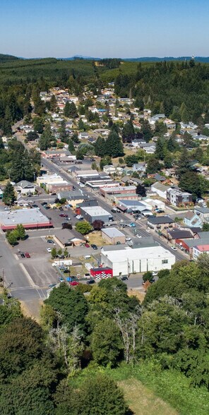 816-896 W E St, Vernonia, OR à vendre - Photo du bâtiment - Image 3 de 4