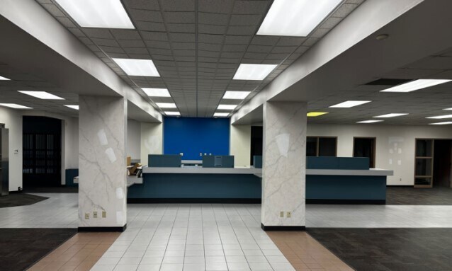 500 Cherry Ave, Oconto Falls, WI à louer - Hall d’entrée - Image 2 de 6