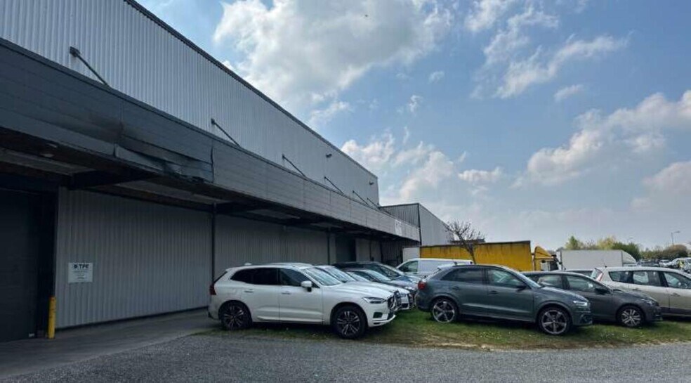 1 Avenue Beaumontoir, Louvres à louer - Photo du bâtiment - Image 3 de 12