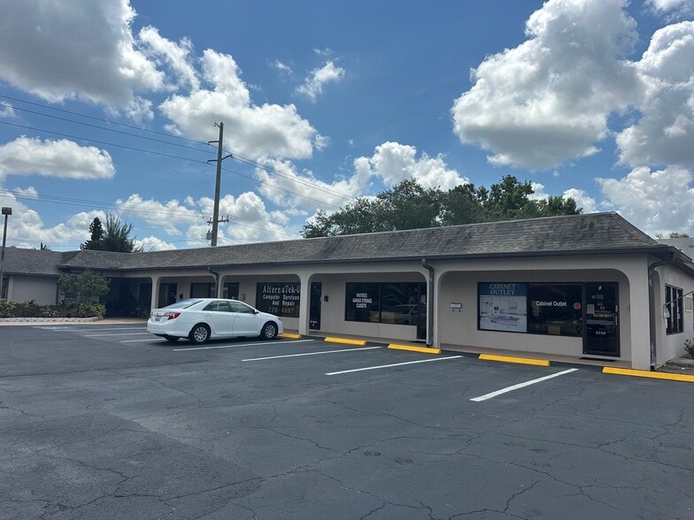 1901 Tamiami Trl S, Venice, FL for lease - Building Photo - Image 1 of 7