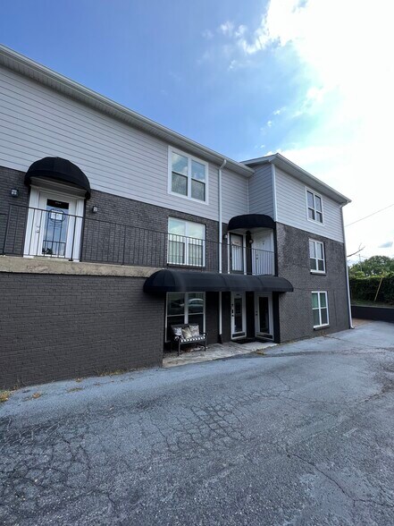 1226 Lakeview Dr, Franklin, TN à vendre - Photo du bâtiment - Image 2 de 2