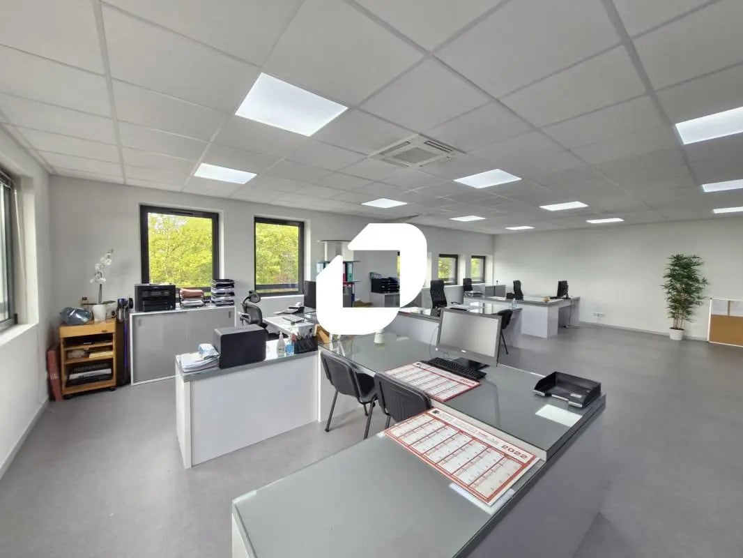 Bureau dans Bussy-Saint-Georges à louer Photo intérieure- Image 1 de 8