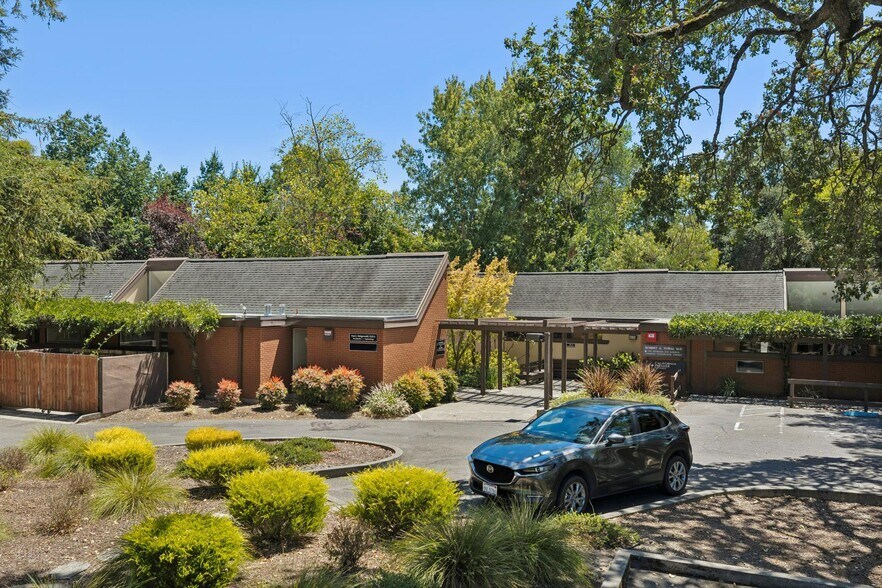 864-868 2nd St, Santa Rosa, CA à vendre - Photo du bâtiment - Image 2 de 38