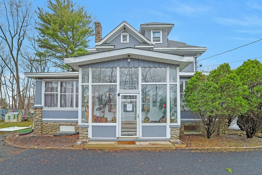 249 N Middletown Rd, Pearl River, NY à vendre - Photo principale - Image 1 de 33