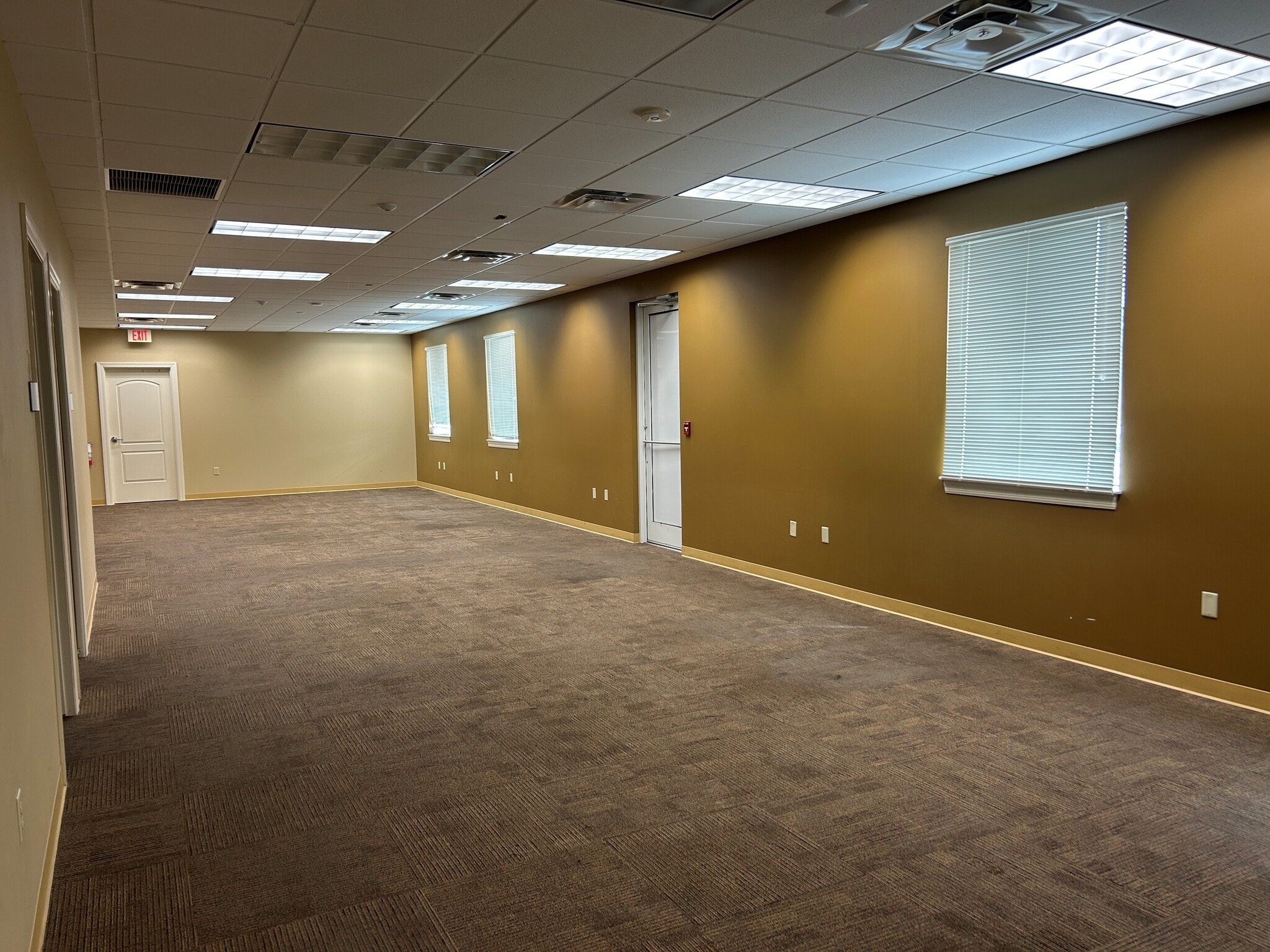 2902 N Armenia Ave, Tampa, FL for lease Interior Photo- Image 1 of 4