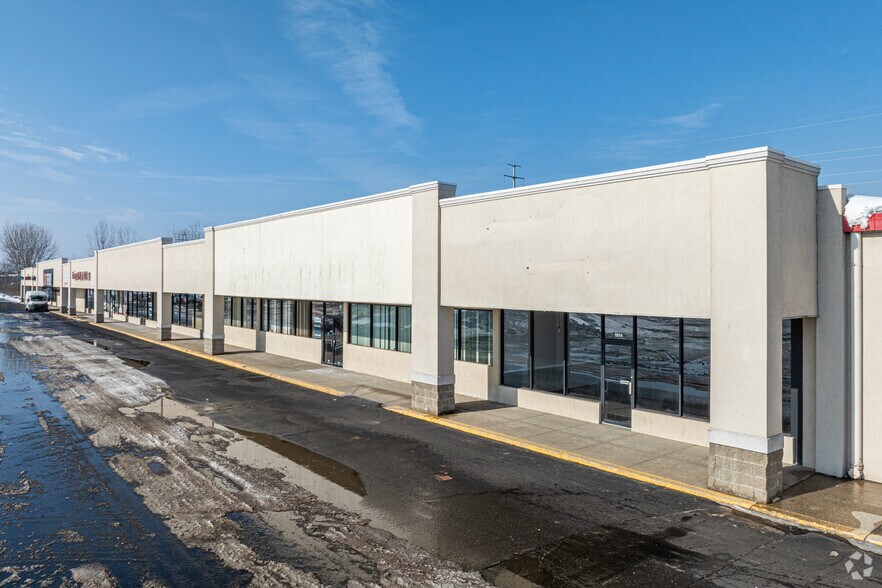 1950 Pipestone Rd, Benton Harbor, MI à louer - Photo du bâtiment - Image 3 de 21