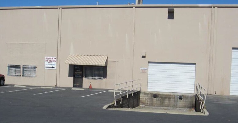 3315-3319 Orange Grove Ave, North Highlands, CA à louer - Photo du bâtiment - Image 3 de 14