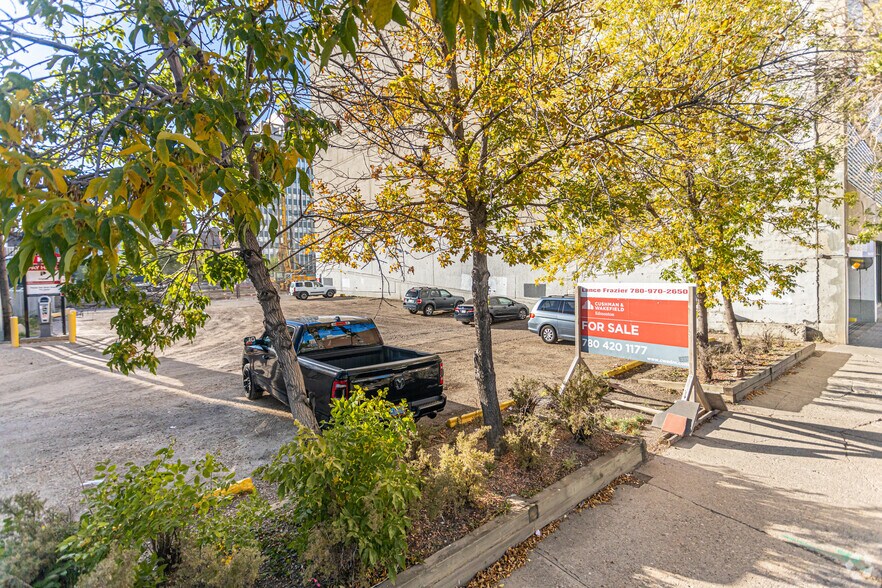10018 103 St NW, Edmonton, AB à vendre - Photo du bâtiment - Image 1 de 2