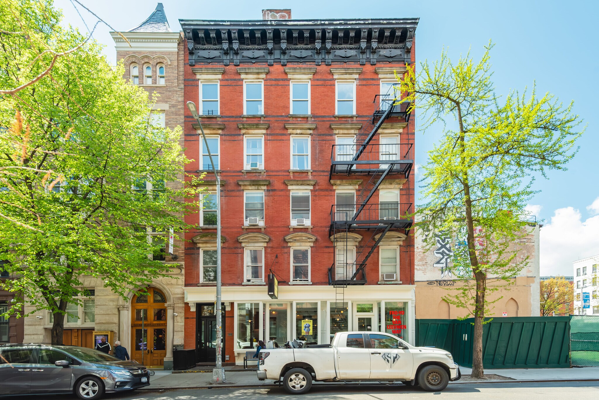 48 E 7th St, New York, NY à vendre Photo du bâtiment- Image 1 de 32