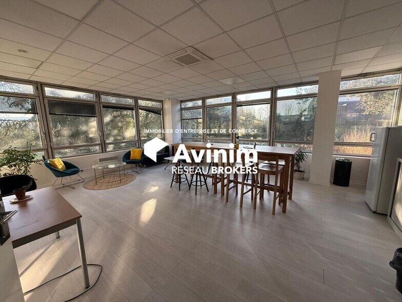 Office in Cergy for lease - Interior Photo - Image 1 of 4