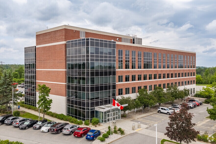 25 Fitzgerald Rd, Ottawa, ON à louer - Photo principale - Image 1 de 5