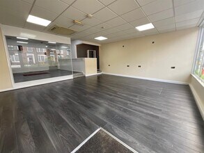 10 Falsgrave Rd, Scarborough for lease Interior Photo- Image 1 of 3