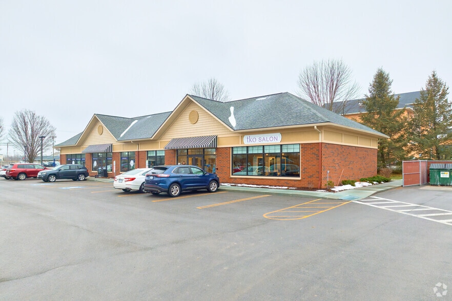 1270 Commercial Dr, Farmington, NY à vendre - Photo du bâtiment - Image 2 de 5