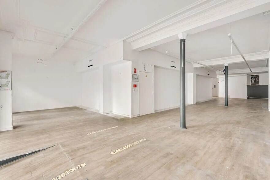 Multifamily in Boulogne-Billancourt for sale - Interior Photo - Image 2 of 8