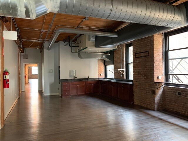 344 N Ogden Ave, Chicago, IL à louer - Photo du bâtiment - Image 2 de 22