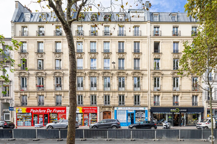 Retail in Paris for lease - Building Photo - Image 2 of 4