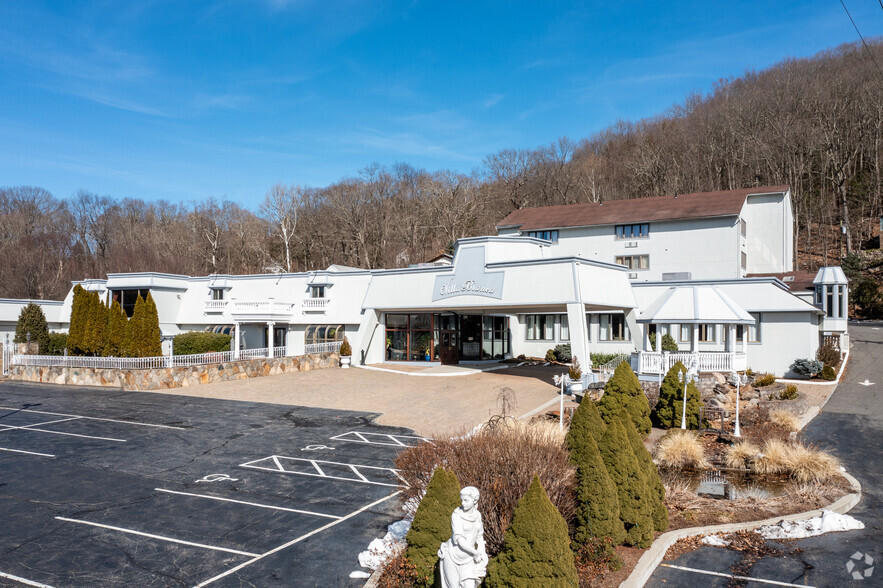 312 Roosevelt Dr, Seymour, CT for sale - Primary Photo - Image 1 of 1