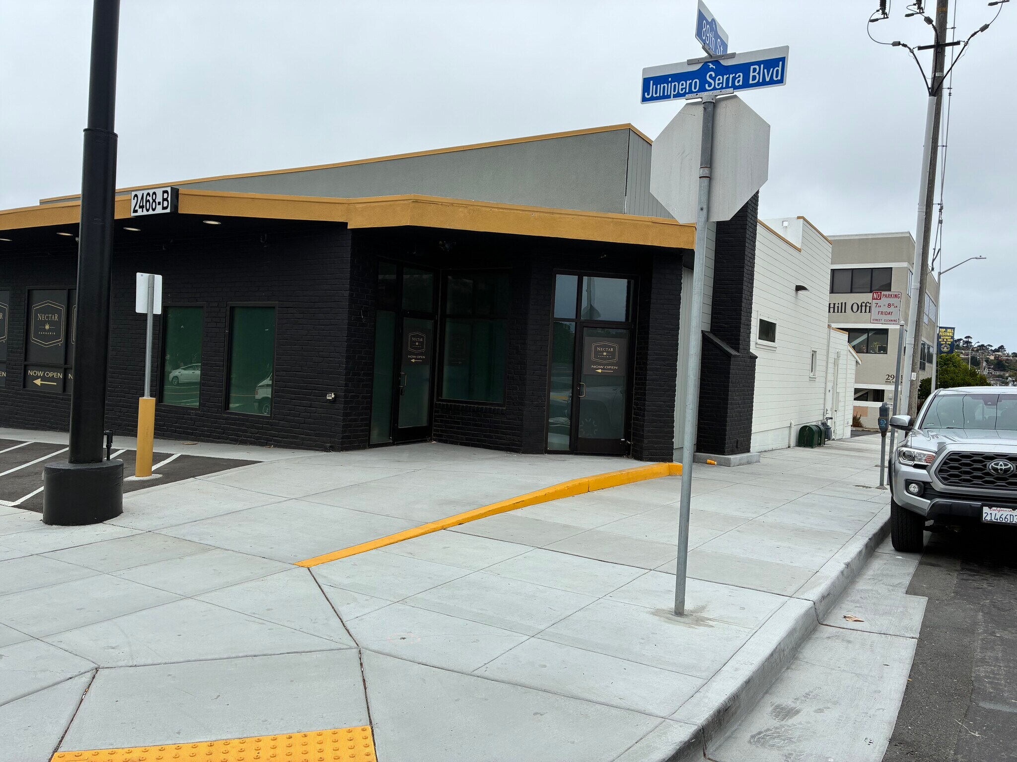 2468 Junipero Serra Blvd, Daly City, CA à louer Photo principale- Image 1 de 2