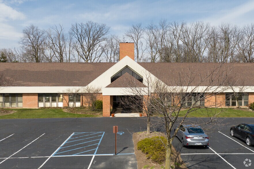 1701 Woodlands Dr, Maumee, OH for lease - Building Photo - Image 3 of 6