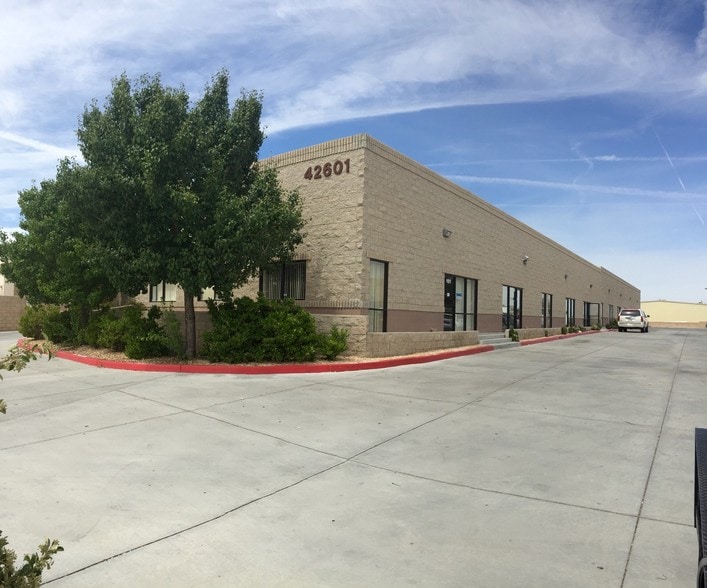 42601 8th St W, Lancaster, CA for lease - Building Photo - Image 1 of 4