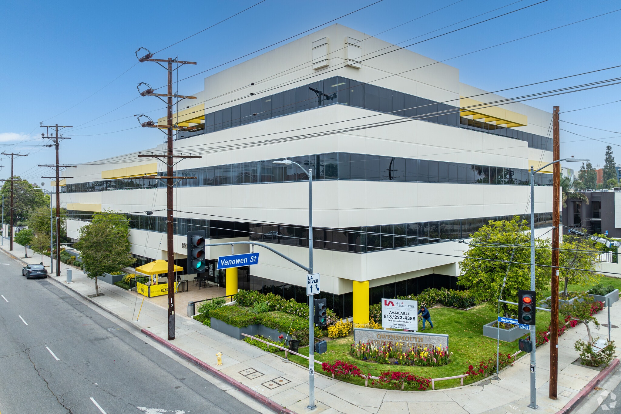 6800 Owensmouth Ave, Woodland Hills, CA for lease Primary Photo- Image 1 of 25