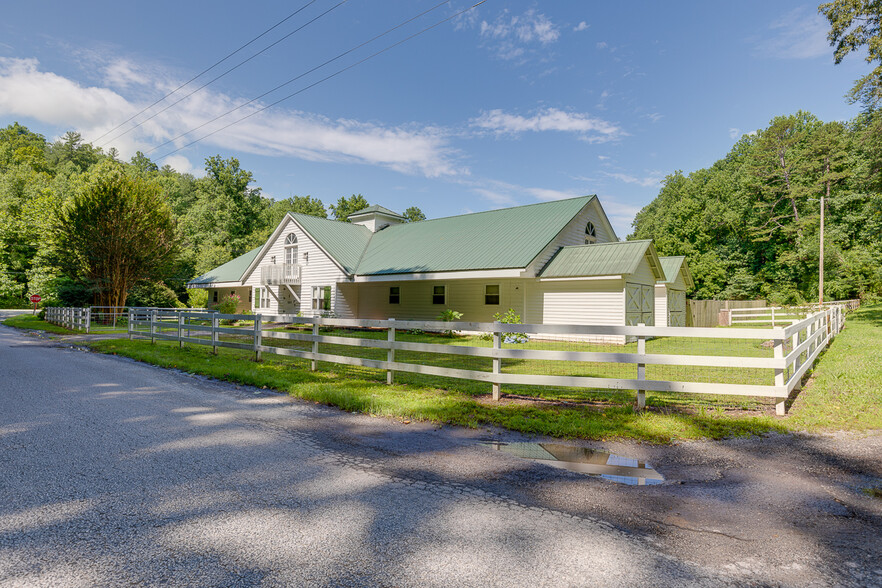 103 Sliding Rock Rd, Pickens, SC à vendre - Photo principale - Image 1 de 1