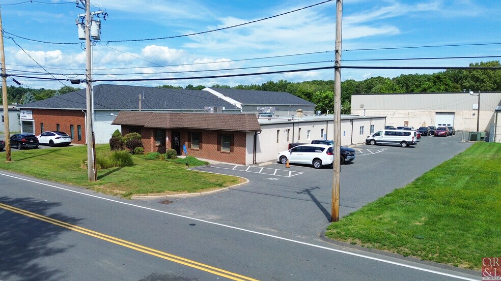 115 Wayside Ave, West Springfield, MA à vendre - Photo du bâtiment - Image 1 de 6