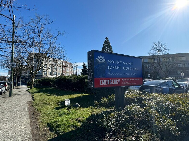 508 – 516 & BL1 – BL3 – 500 Kingsway, Vancouver, BC à vendre - Photo du bâtiment - Image 2 de 2