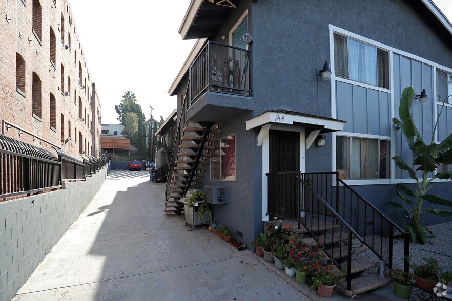 140 S Westmoreland Ave, Los Angeles, CA à vendre - Photo du bâtiment - Image 3 de 60