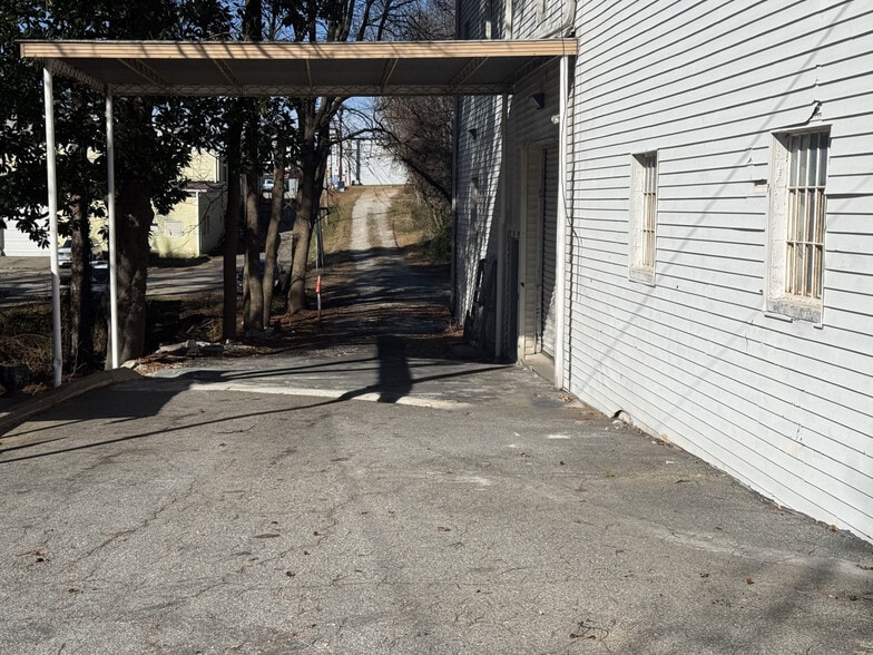 3376 S Cobb Dr SE, Smyrna, GA à louer - Photo du bâtiment - Image 3 de 4