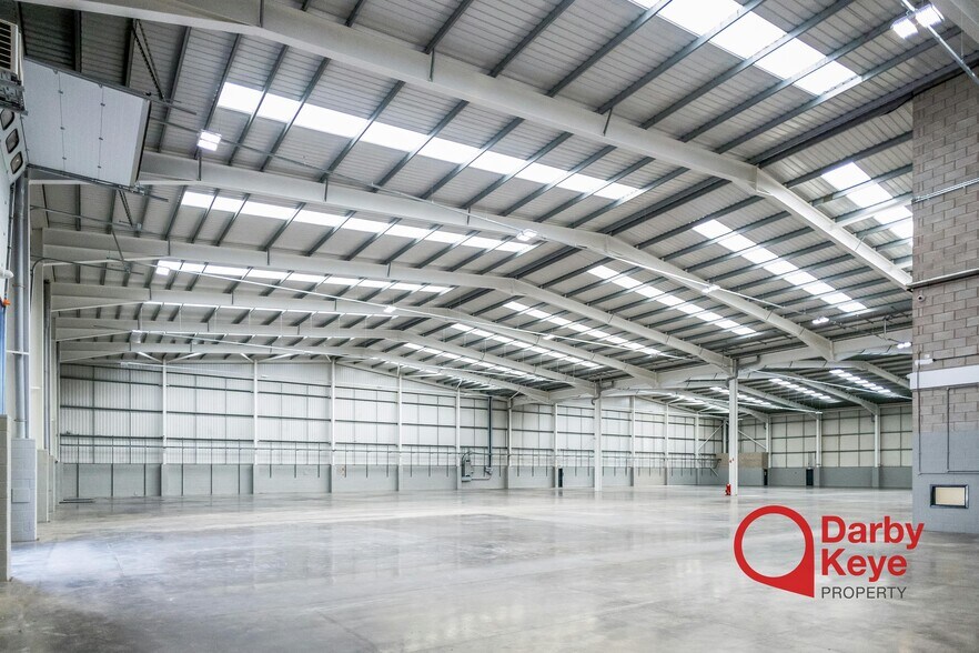 Cosford Ln, Rugby à louer - Photo du bâtiment - Image 3 de 8