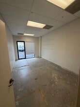 17030 Alico Commerce Ct, Fort Myers, FL for lease Interior Photo- Image 2 of 5