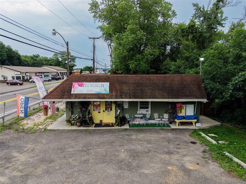 690 State Route 17C, Owego, NY à vendre - Photo du bâtiment - Image 2 de 9