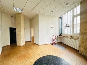 21 Rue Du Faubourg Saint-Antoine, Paris for lease Interior Photo- Image 1 of 10