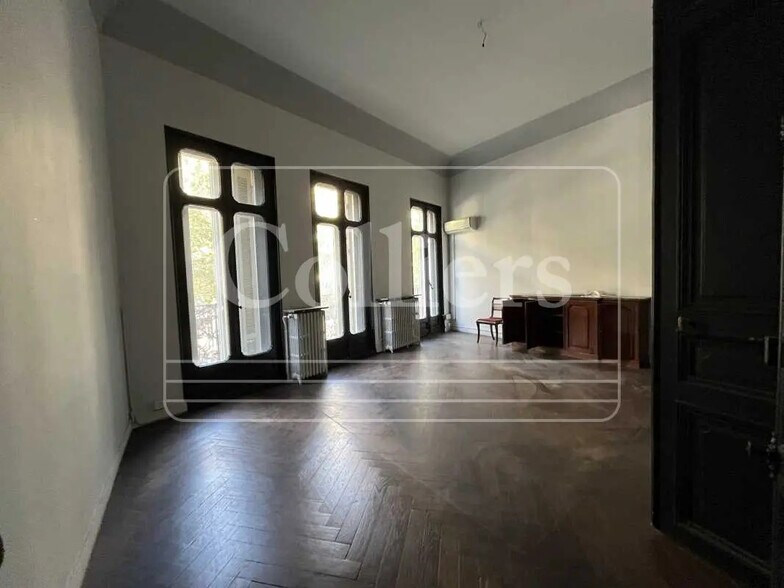 Office in Marseille for lease - Interior Photo - Image 2 of 5