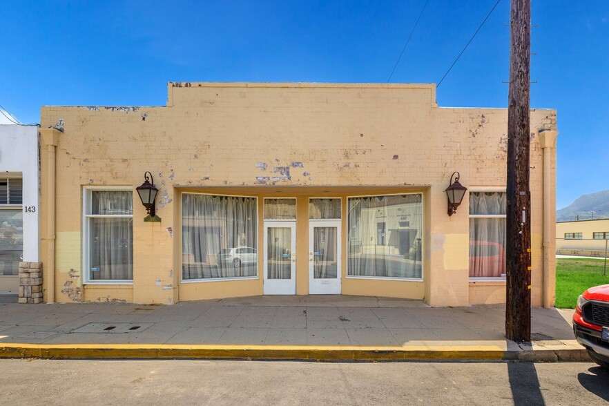 141 Davis St, Santa Paula, CA for sale - Building Photo - Image 1 of 1