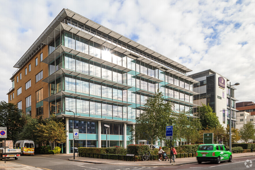 26-30 Uxbridge Rd, London à louer - Photo principale - Image 1 de 3