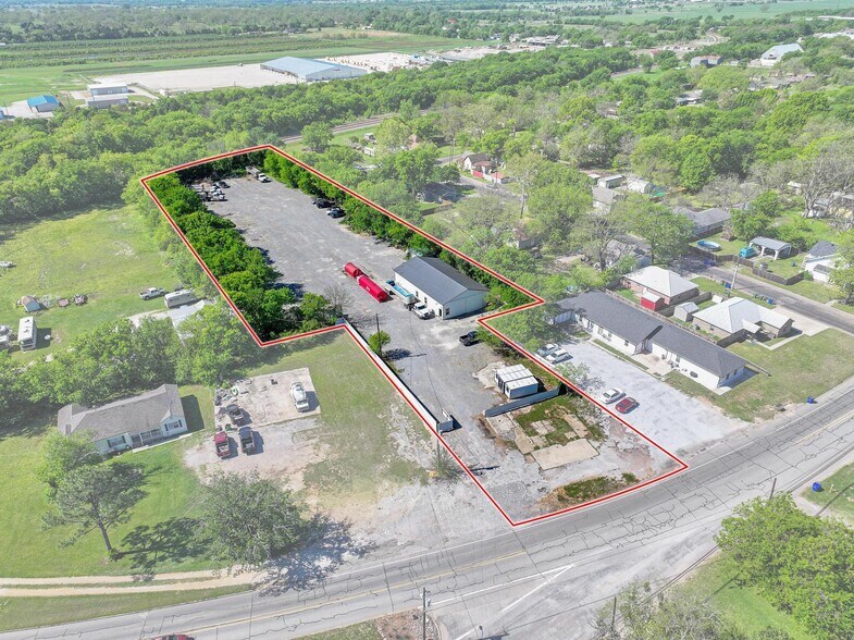 816 E Main St, Whitesboro, TX for lease - Building Photo - Image 3 of 8