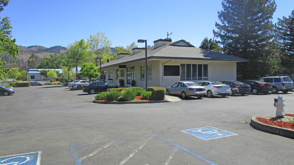 6576 Oakmont Dr, Santa Rosa, CA for lease - Building Photo - Image 1 of 1