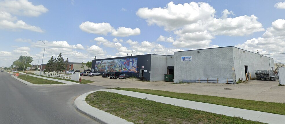 154 Paramount Rd, Winnipeg, MB à louer - Photo du bâtiment - Image 3 de 3