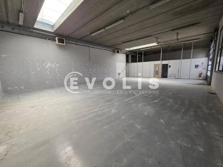 8 Place Marcel Rebuffat, Villejust for lease - Interior Photo - Image 2 of 8