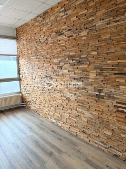 Office in Reims for lease - Interior Photo - Image 2 of 3