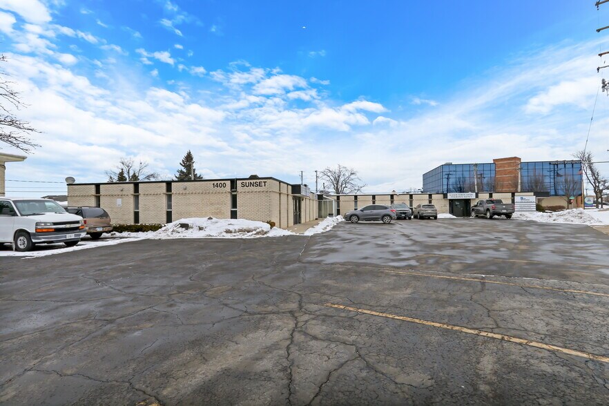 1400 Sunset Ave, Waukegan, IL à vendre - Photo du bâtiment - Image 3 de 51